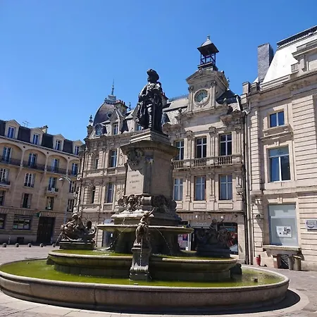 T2 Les Marionnettistes, 3 People, Baby Equipment * Charleville-Mézières